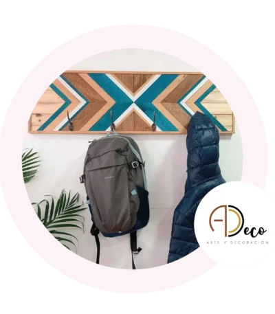 Adeco- perchero-madera-azul